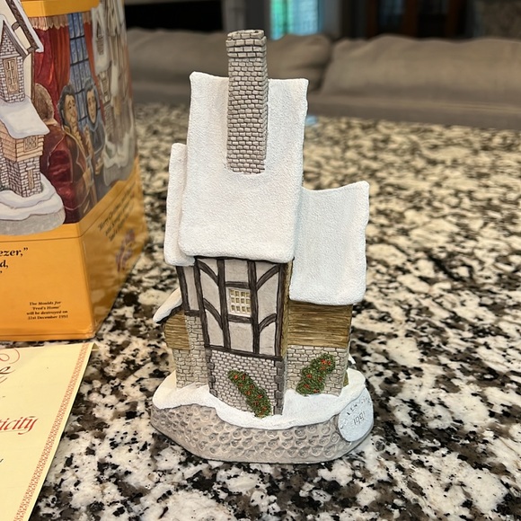 David Winter Cottages Christmas 1991 Fred’s House SIGNED! - Picture 3 of 9